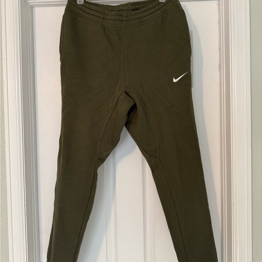 Nike Green Track Pants for Active Performance